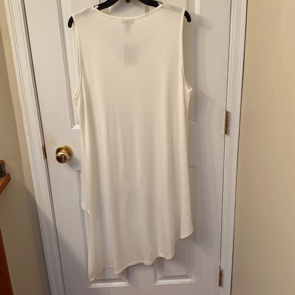 New! Sleeveless Fringe Top - Picture 3 of 3